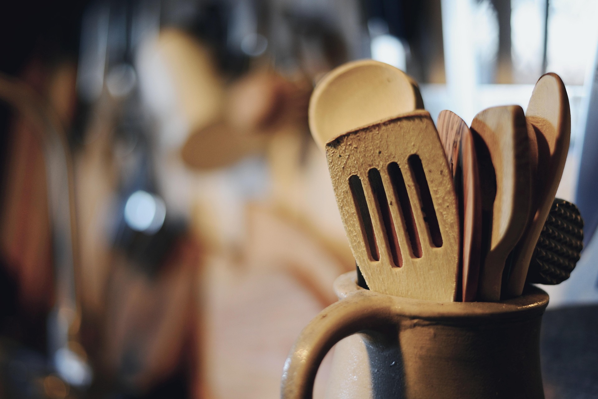 congerdesign kitchen utensils 4783308 1920